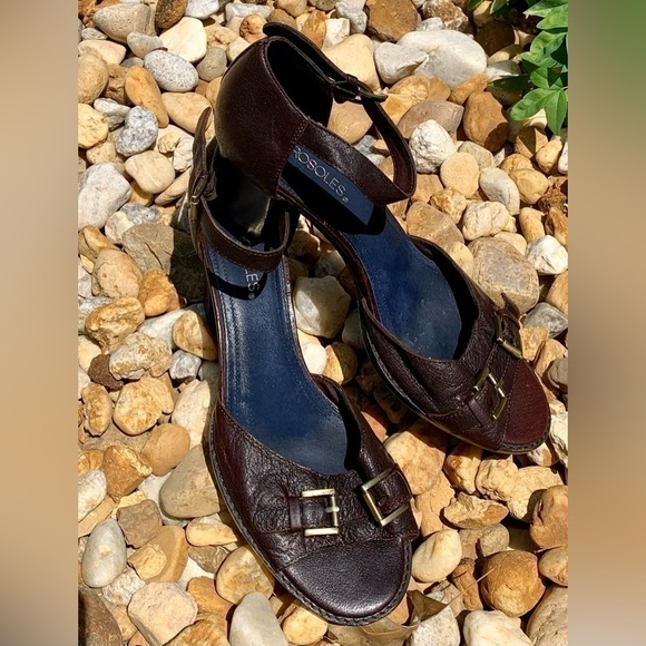 Vintage Aerosole Leather High Heeled Ankle Strap Sandals with Stacked Heel - Picture 4 of 10